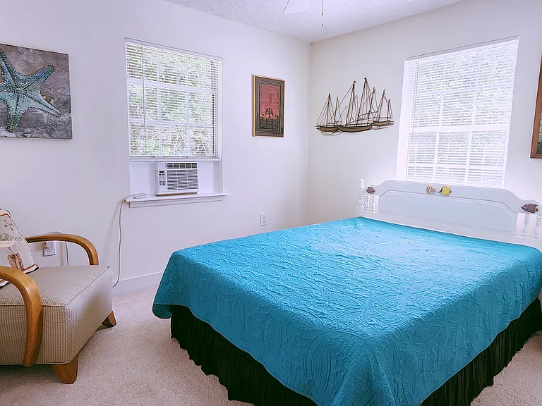 866 Crawford Dr — Photo 3