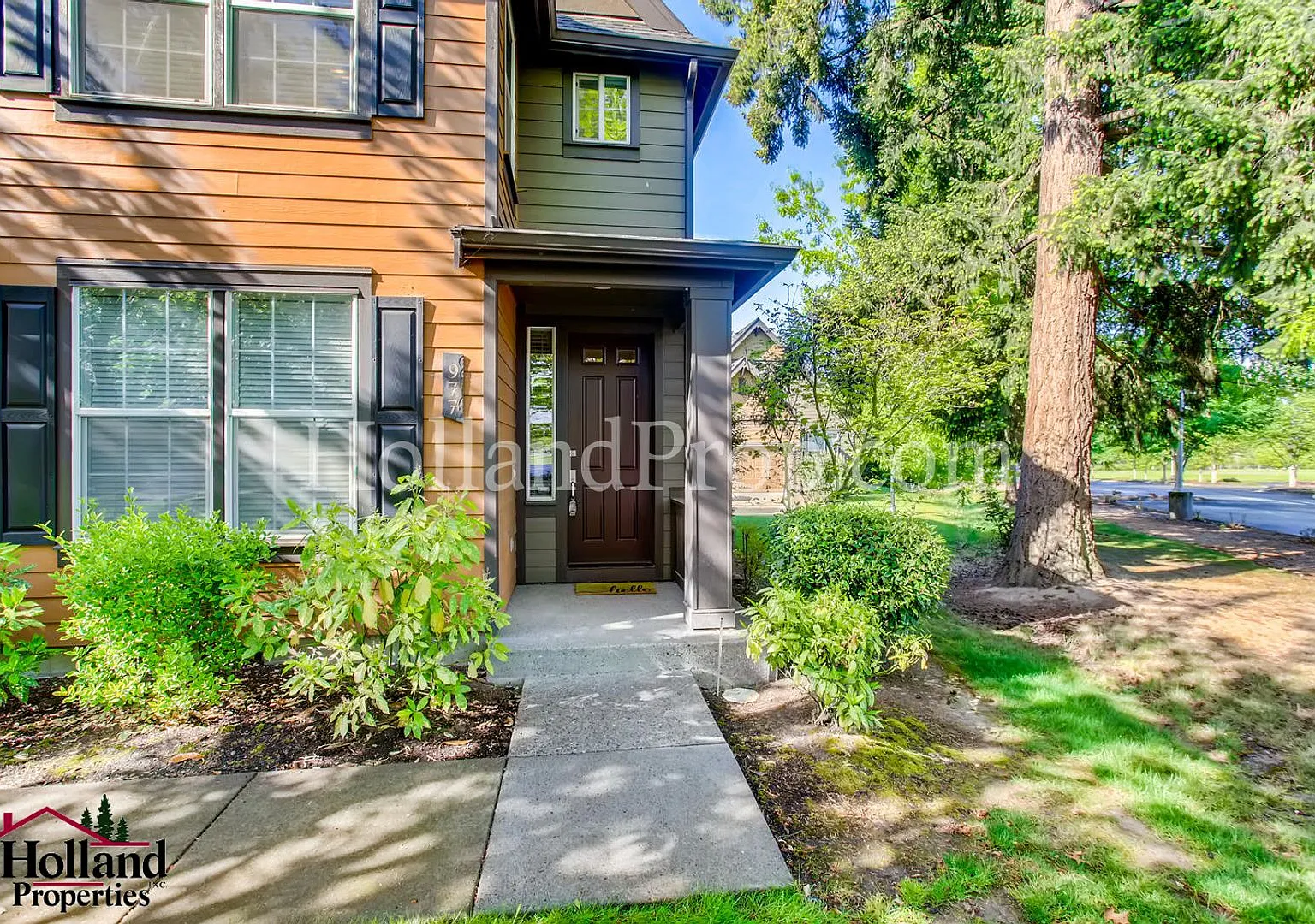 Beautiful Condo In Excellent Hillsboro Location! — Photo 4