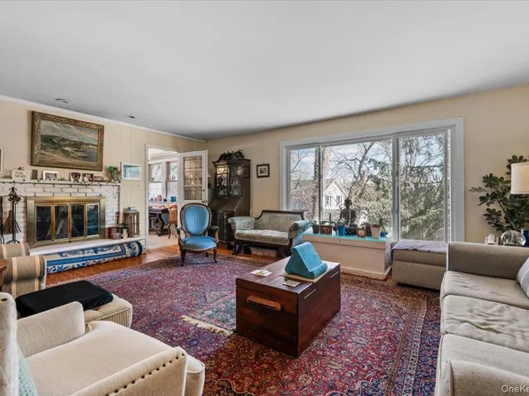 41 Lakeside Drive, Centerport, NY 11721