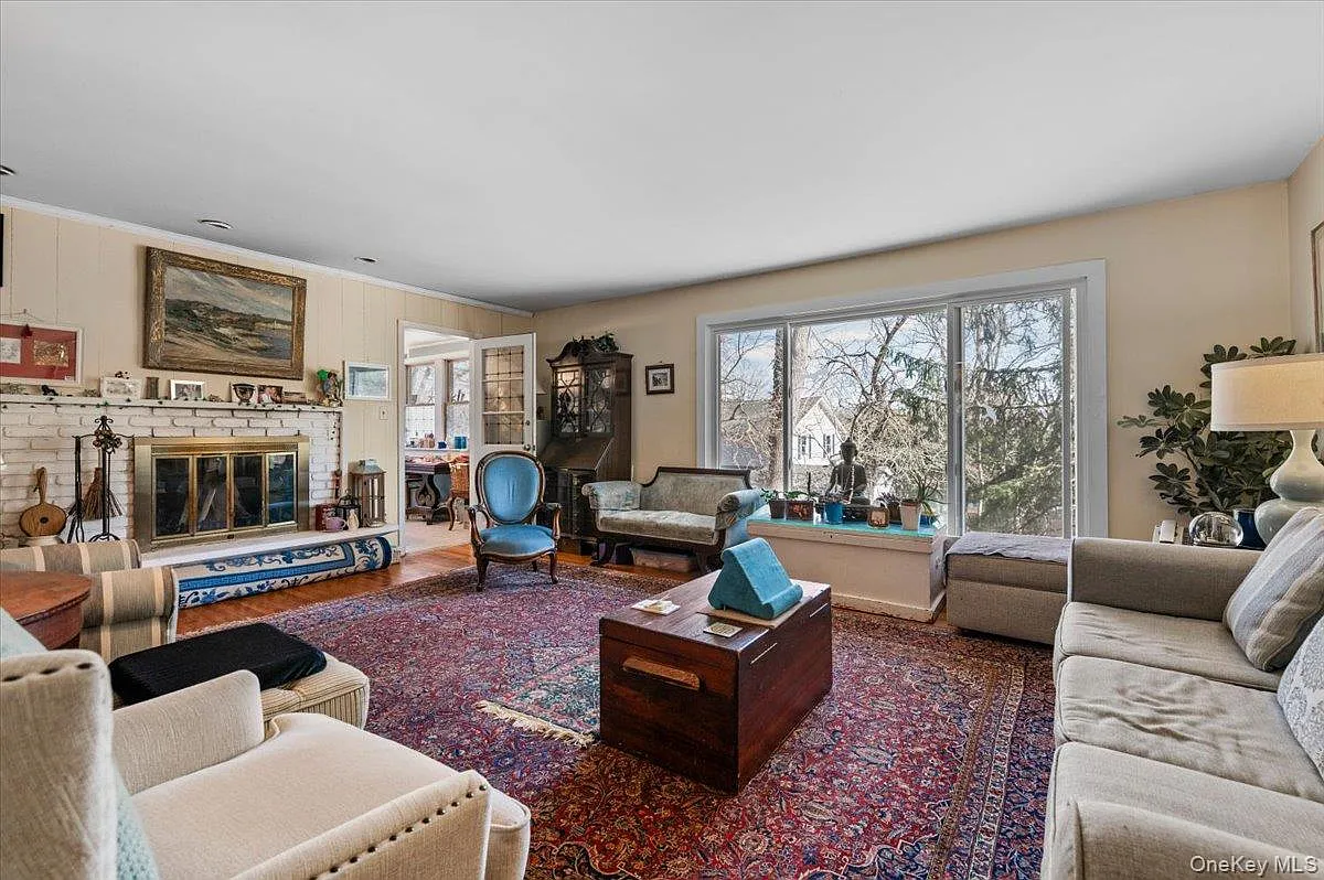 41 Lakeside Drive photo 1