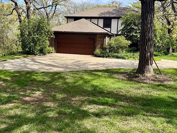 5th image of 2822 Country Club Dr