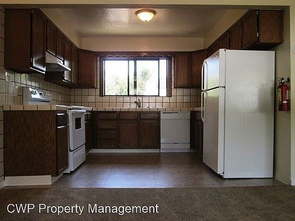 3rd image of 562 Juana Ave