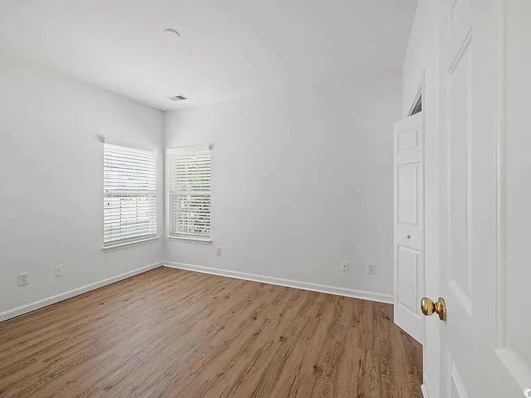 409 Oxner Ct — Photo 26