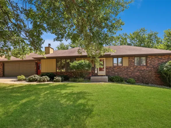 1546 W 4th St, Pella, IA 50219