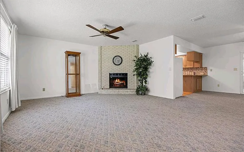 Building Photo - 233 SE Sandia Way