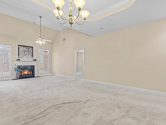3rd image of 4621 Highgrove Dr