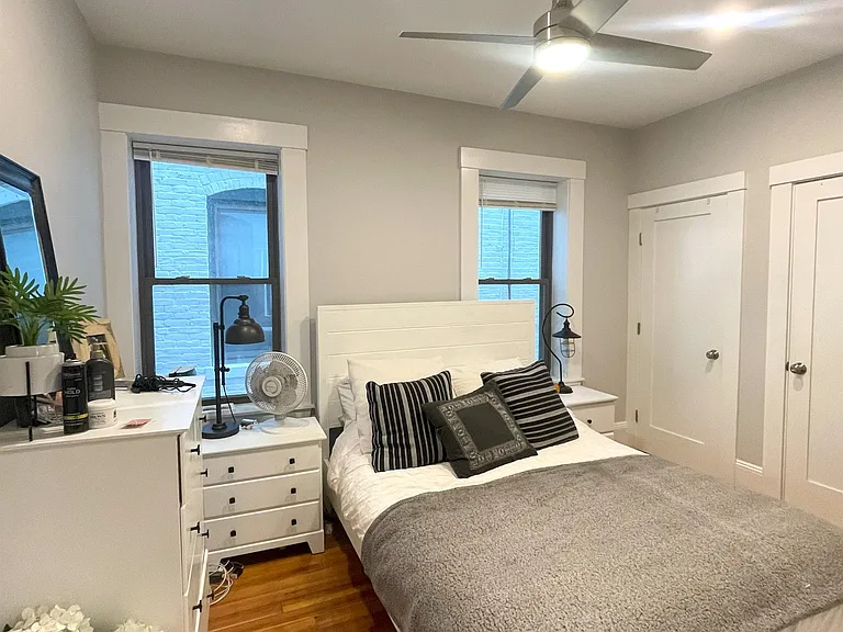 2 Brown Ter — Photo 8