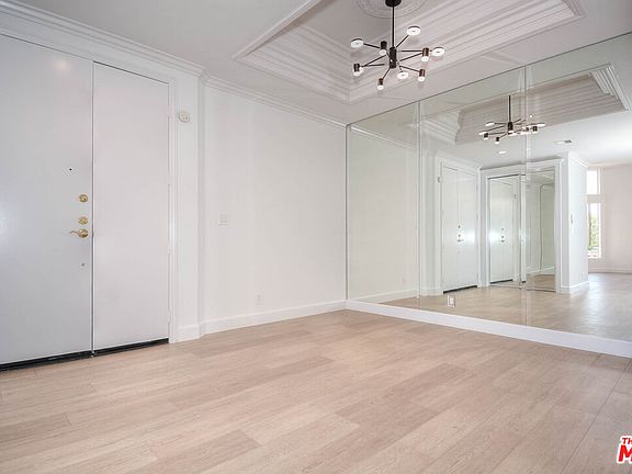 3rd image of 4830 Elmwood Ave APT 306