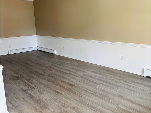 3rd image of 489 Hedges St