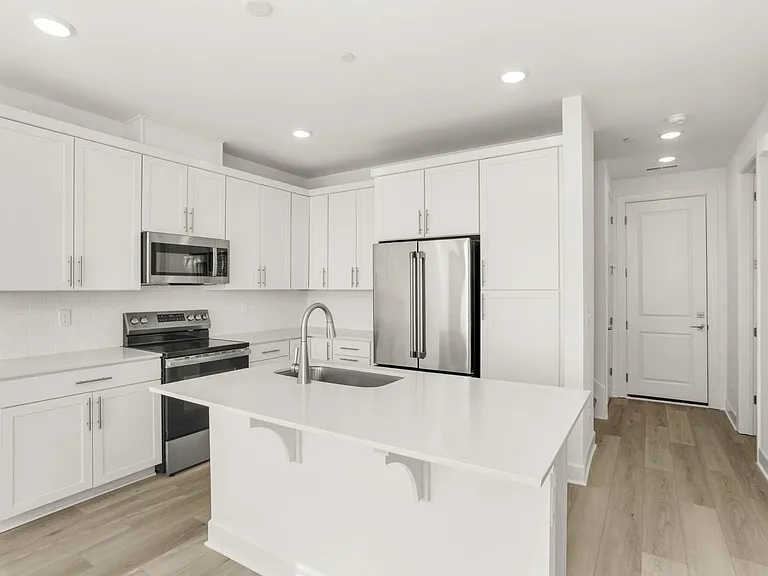 320 Lynwood Station Blvd — Photo 11