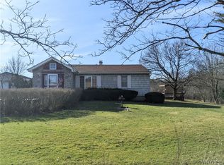 922 Two Rod Rd, Marilla, NY 14102