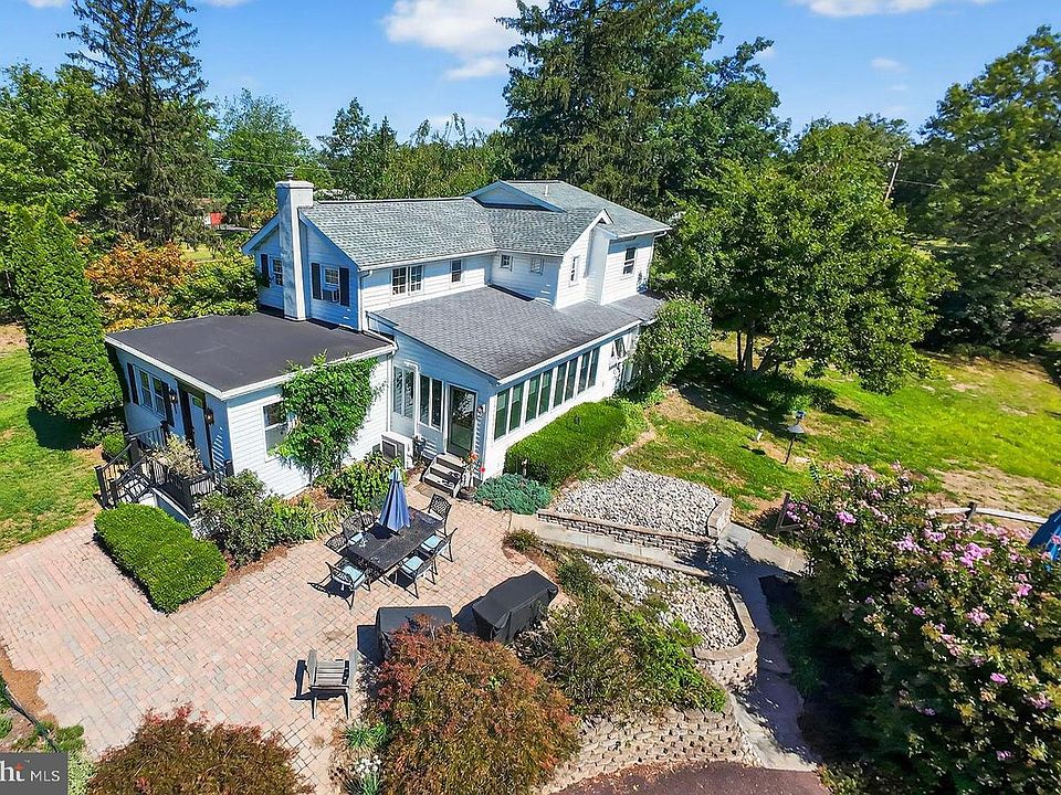 1st image of 330 Fairhill Rd