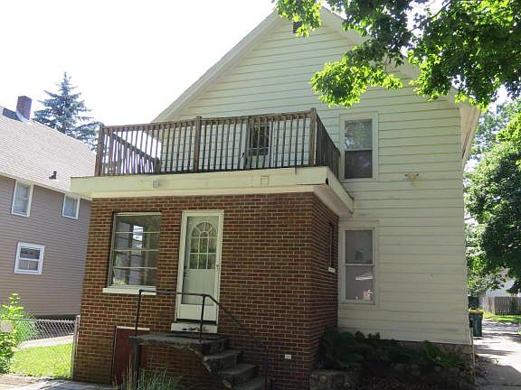 3rd image of 196 E Ave N