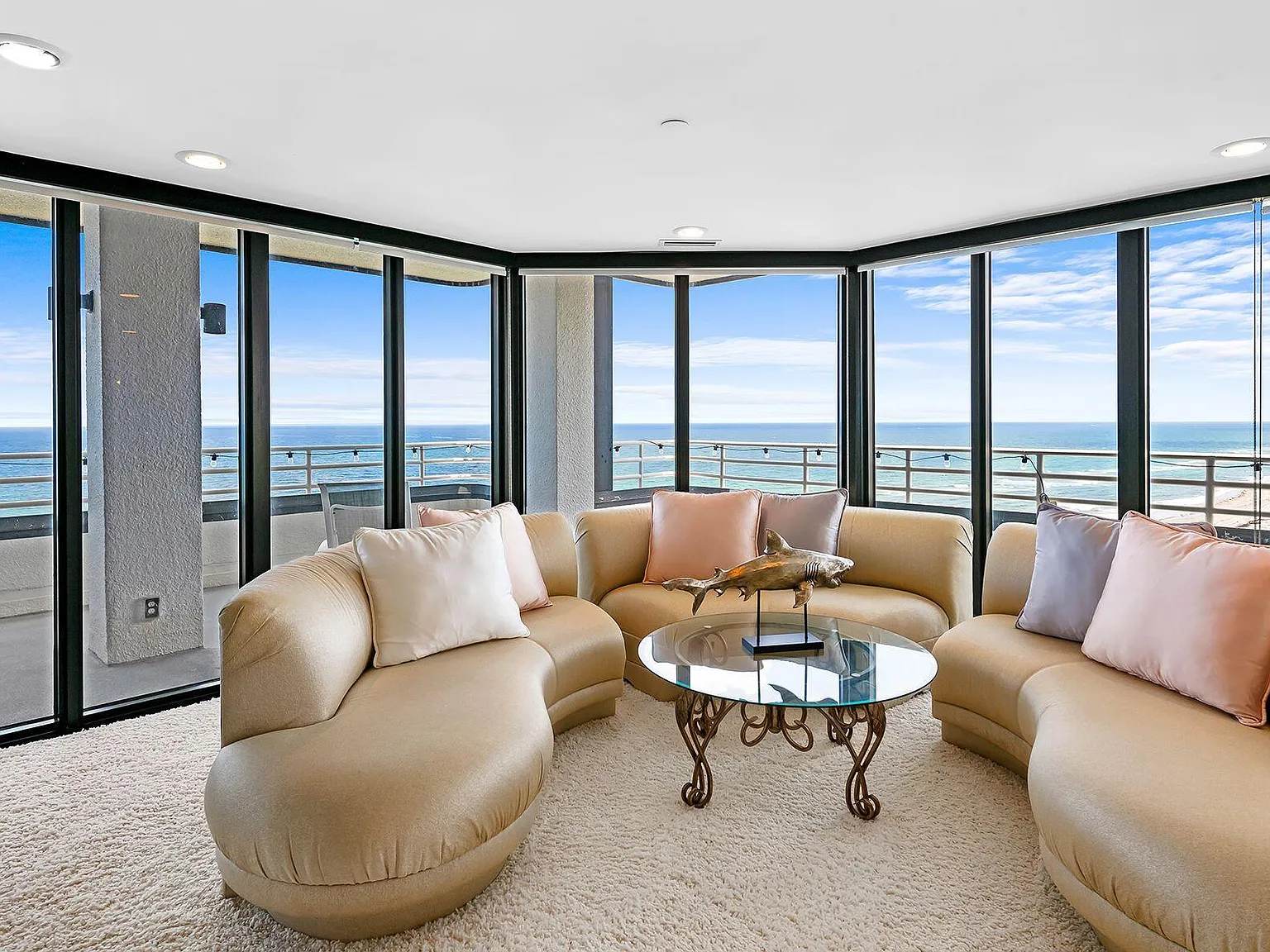 3 bed, 3.5 bath, 3700 sqft, $20,000 — Photo 1