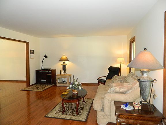 5th image of 3845 Bernay Ln