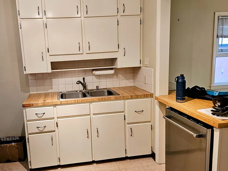 136 Charles Ave — Photo 4