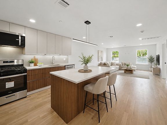 3rd image of 11 W Railroad Ave #2