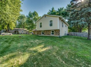 2S164 Riverside Ave, Warrenville, IL 60555