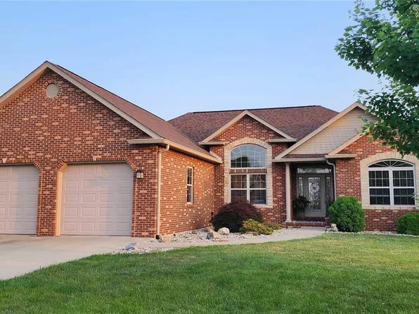 220 E Halifax Dr, Waterloo, IL 62298