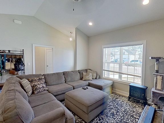 5th image of 9546 Lily Pond Ct NE