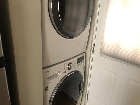 3rd image of 6288 W Roscoe St #4