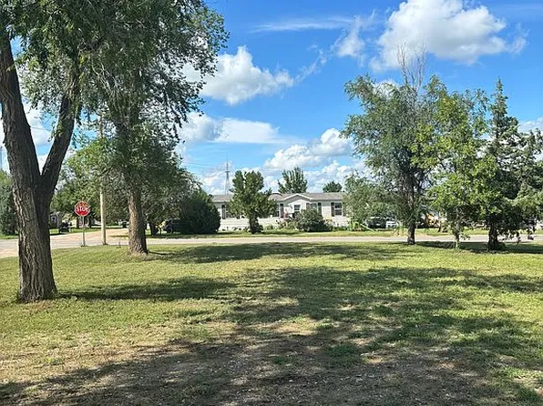 227 8th St, Newell, SD 57760
