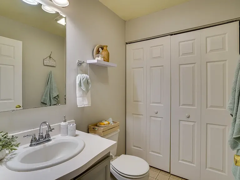 490 W Dryden Rd #A — Photo 34