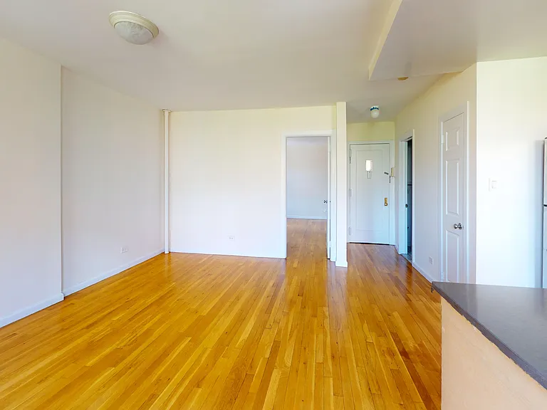 475 W Broadway #6 — Photo 6
