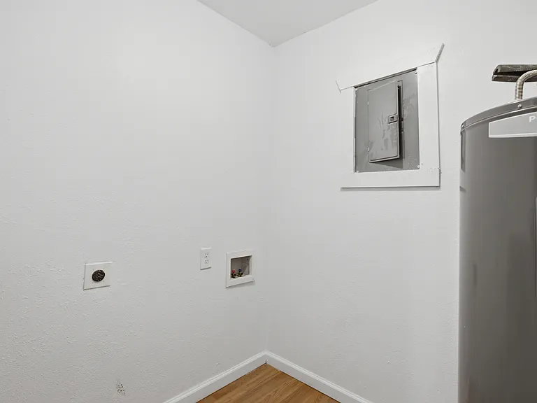 620 E Sears St — Photo 22