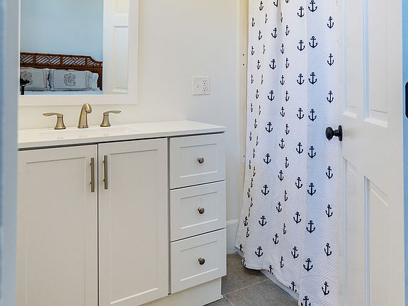 3rd image of 27 Long St #25