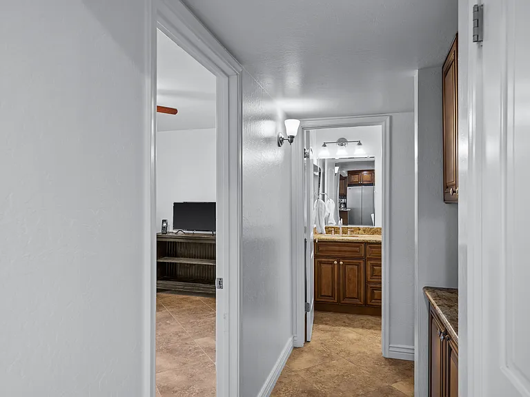 7118 E Buena Terra Way — Photo 4