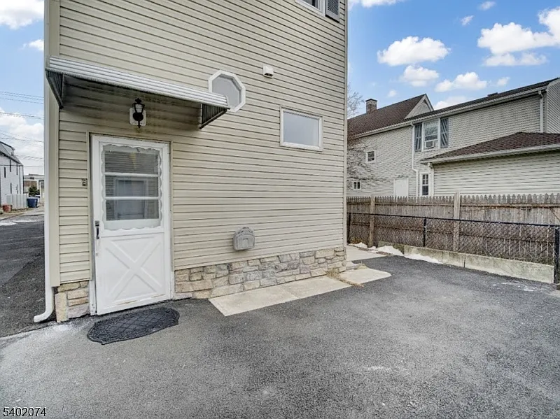 4 bed, 1.0 bath, $2,980 — Photo 3