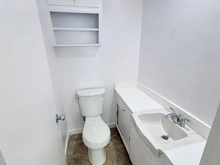 Peerless Apartments — Photo 11