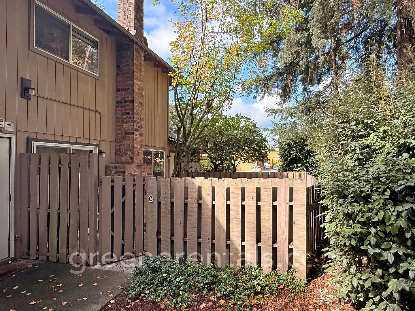 13th- 5803 — Photo 2