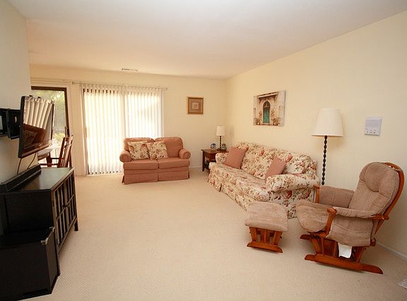 2nd image of 402 Pinetree Ln Unit C2