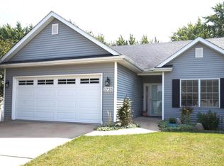 1733 Jordyn Ct, Davenport, IA 52807