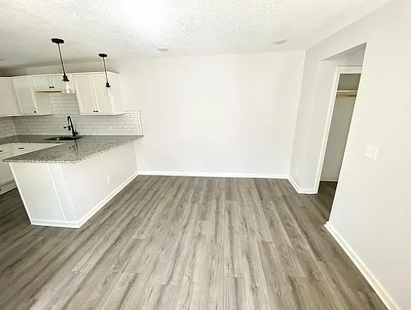 2120 Erie St #B — Photo 8