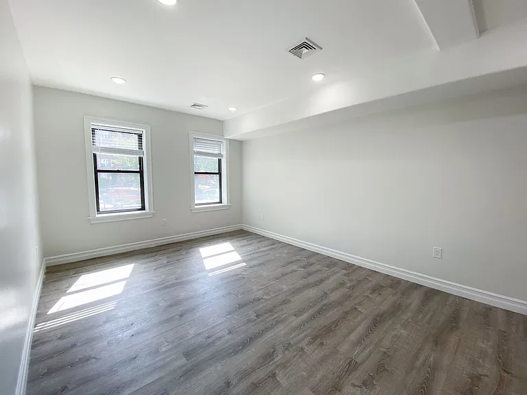 411-413 Franklin Ave — Photo 18