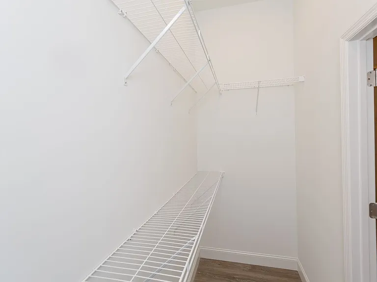 557 Strong Ave — Photo 12