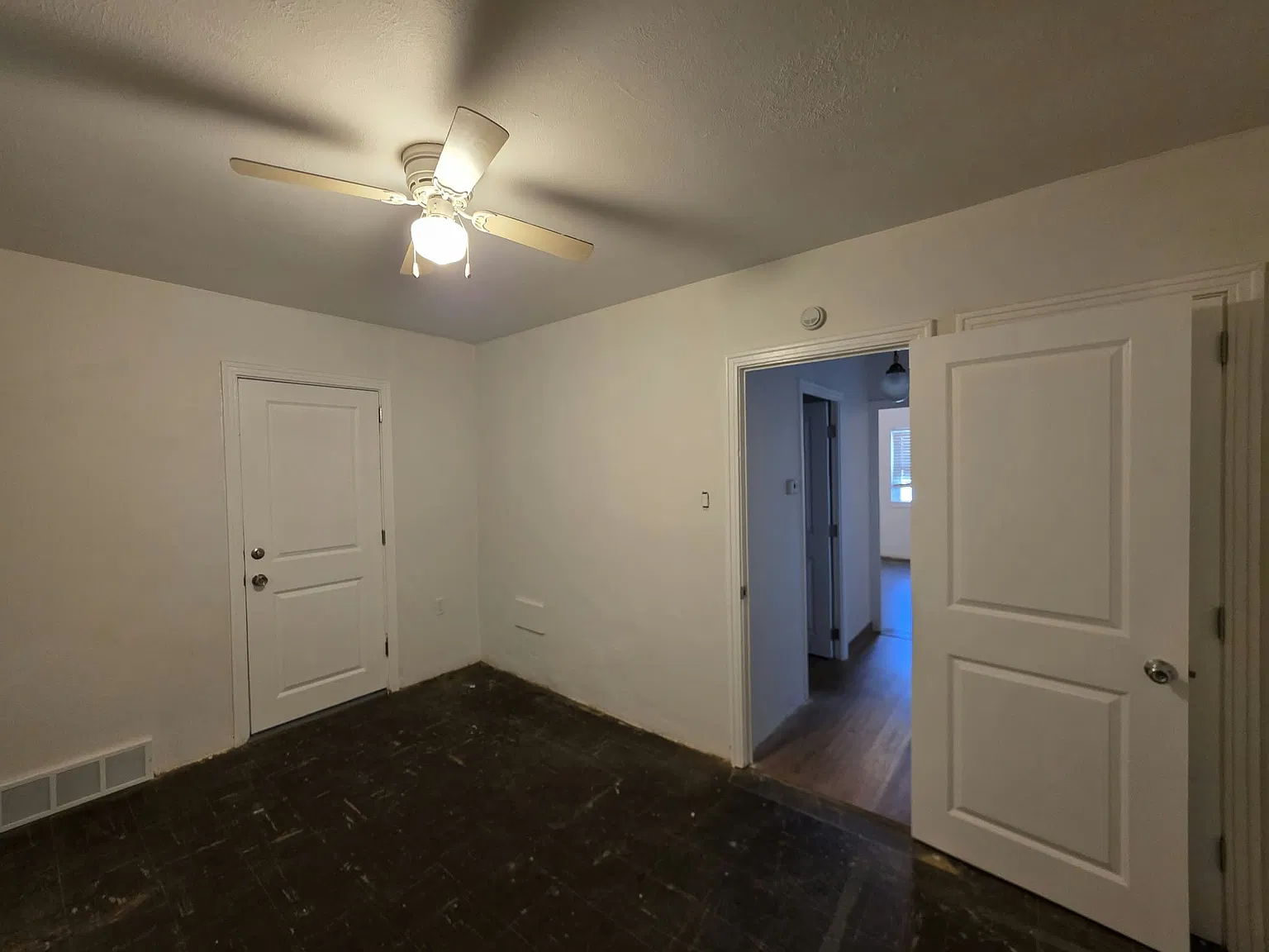 2 bed, 1123 sqft, $1,100 — Photo 4