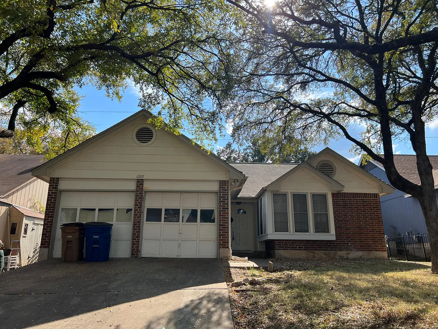 3 bed, 1335 sqft, $1,980 — Photo 1