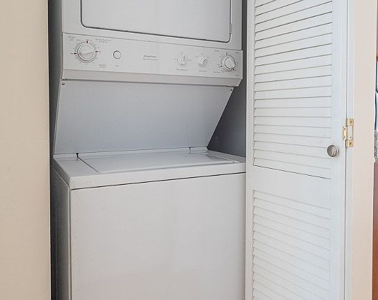 4th image of 3252 N Clifton Ave #E1