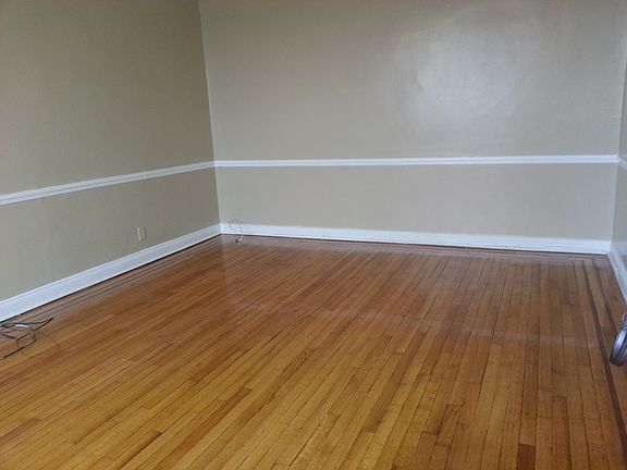 5th image of 14715 Roosevelt Ave