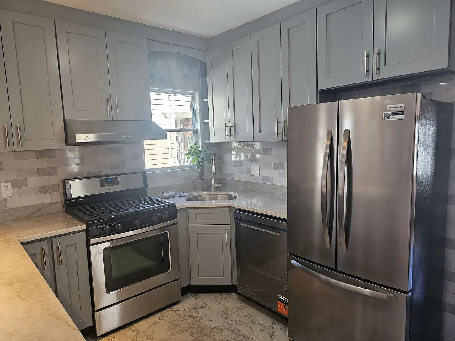 2 bed, 1000 sqft, $3,100 — Photo 3