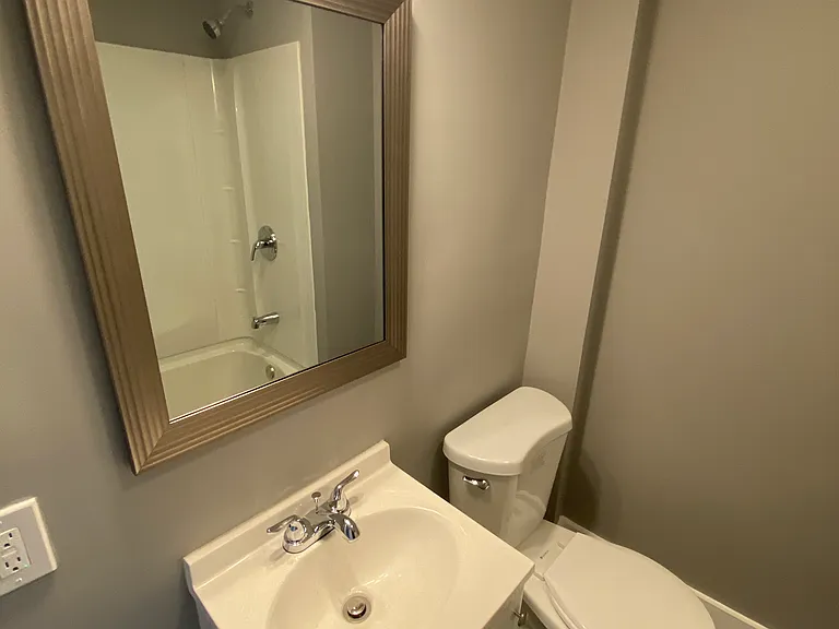 652 Manton Ave #2L — Photo 33