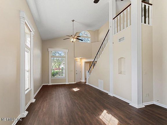 4th image of 325 WILLOW GREEN Drive
