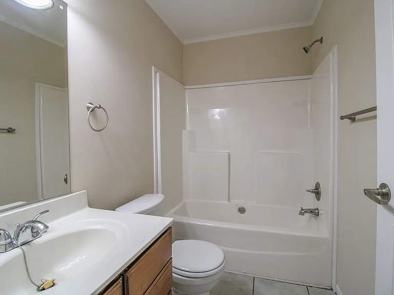 124 Meadows Ln — Photo 18