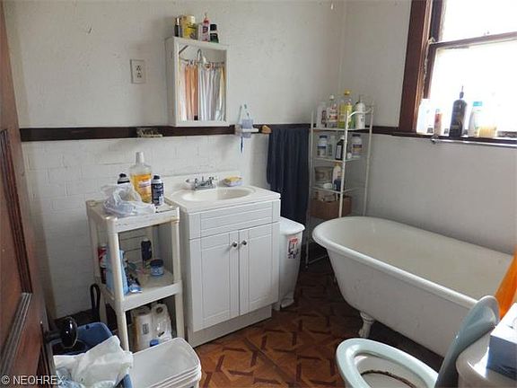 5th image of 4218 Carlyle Ave