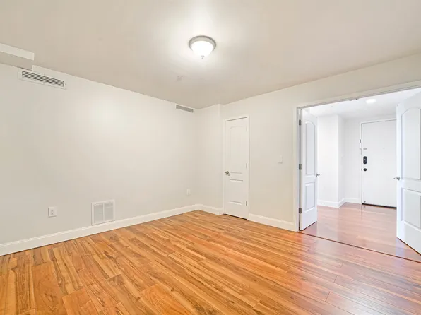 600 Harbor Boulevard image 18 of 27