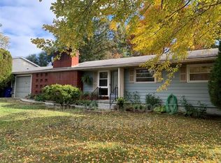 44 S College St, Weaverville, NC 28787